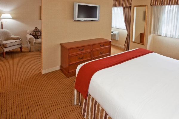 Holiday Inn Express LYNBROOK - ROCKVILLE CENTRE